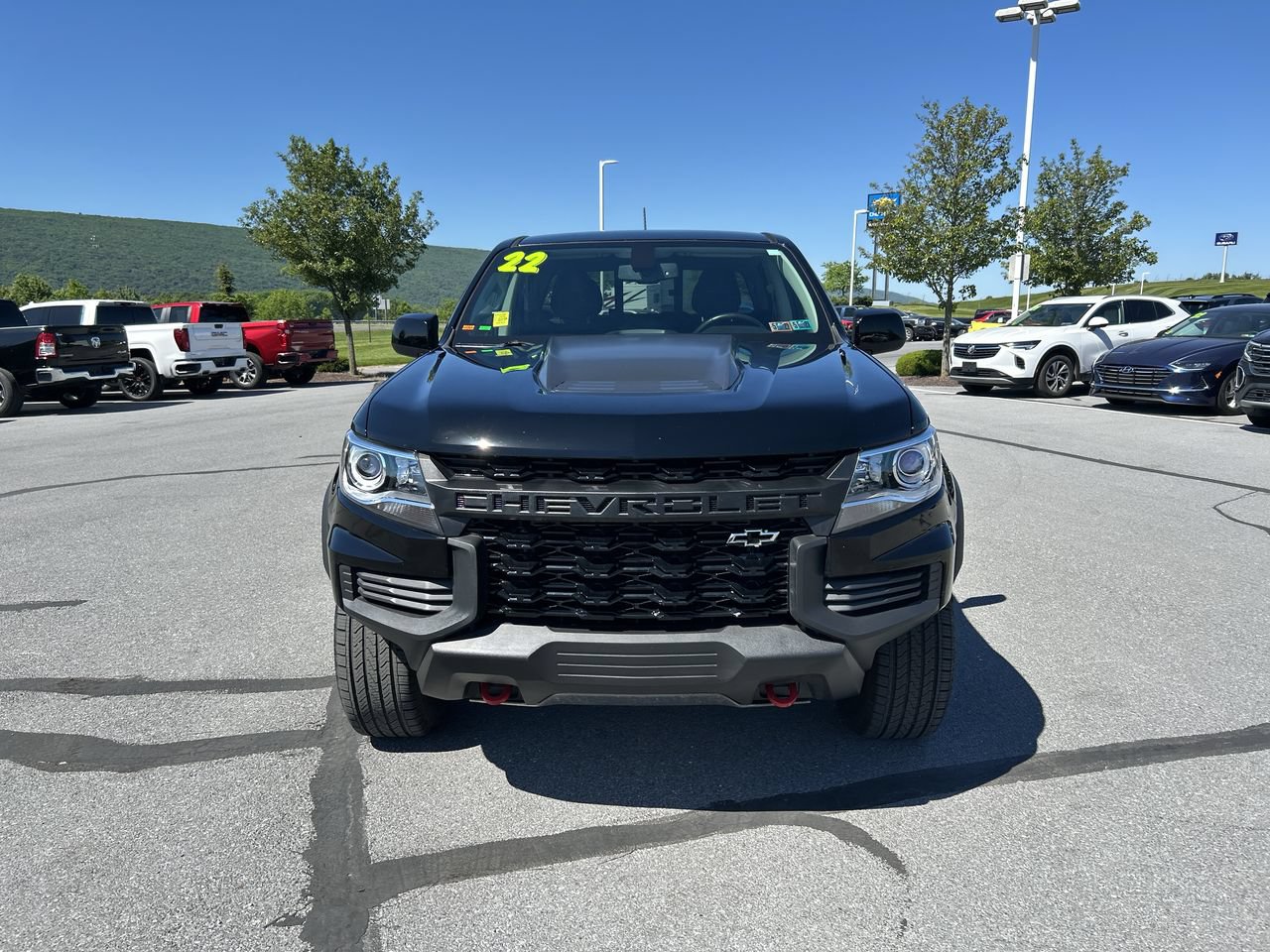 Used 2022 Chevrolet Colorado ZR2 w/ ZR2 Midnight Special Edition AWD/4WD video 2