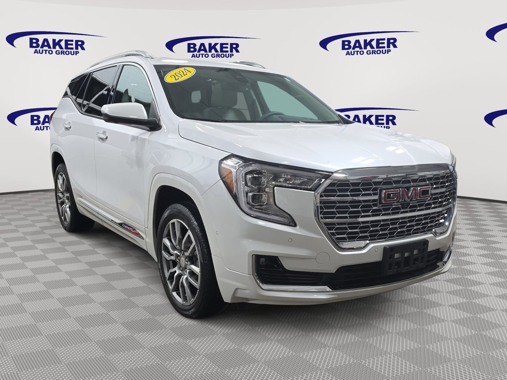 Used 2024 GMC Terrain Denali w/ Denali Premium Package image 3