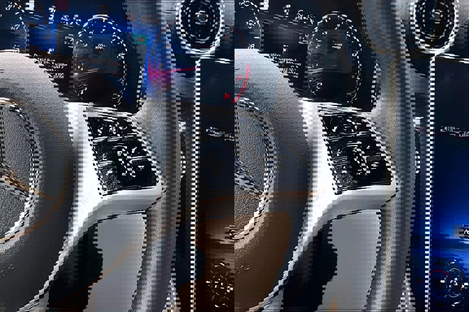 Used 2024 Mercedes-Benz GLC 300 4MATIC image 25