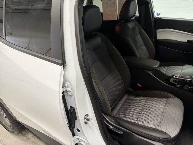 Certified 2025 Chevrolet Trax LT w/ LT Convenience Package FWD image 18
