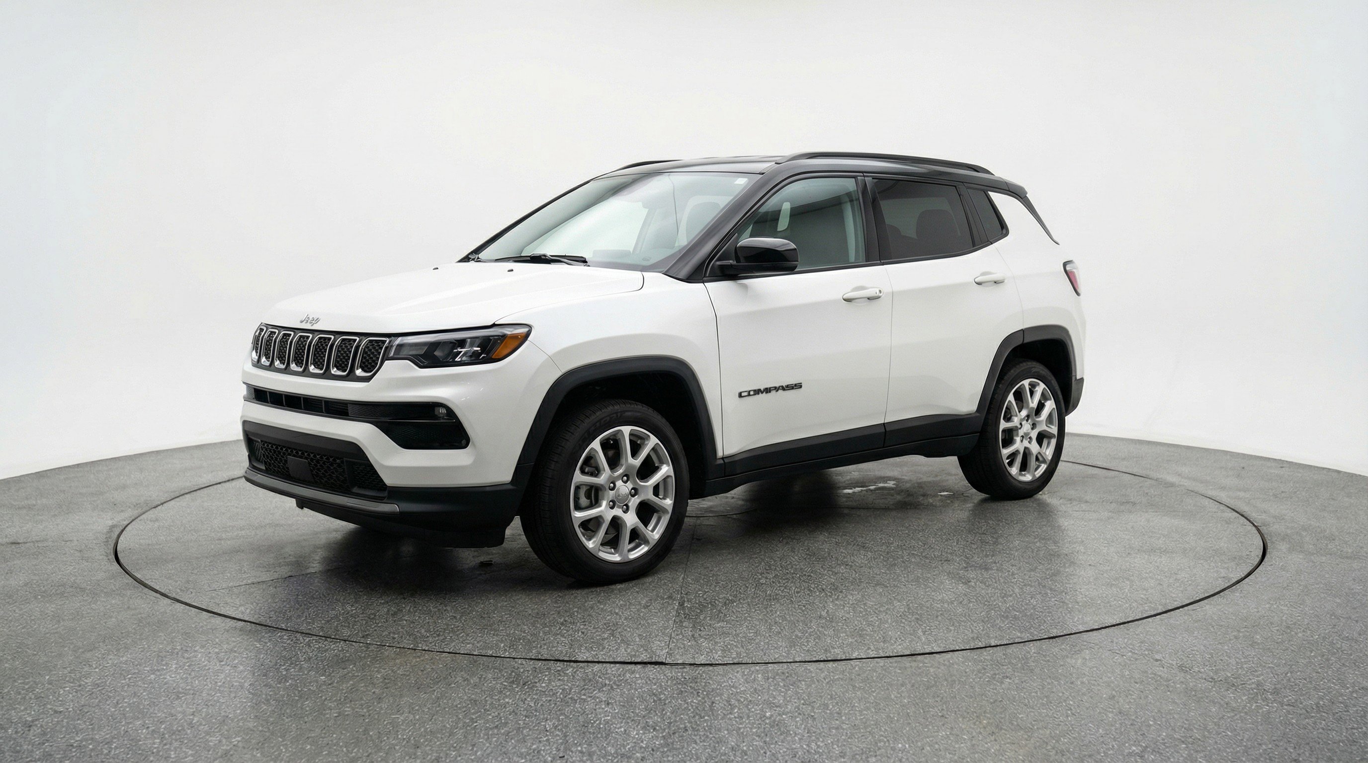 Used 2025 Jeep Compass Limited AWD/4WD image 3
