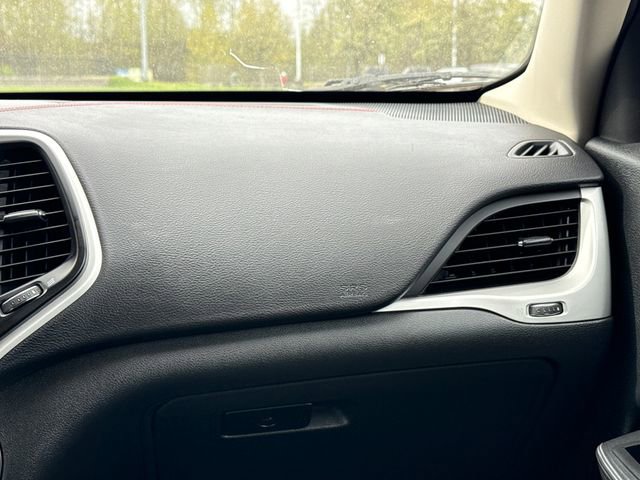 Used 2016 Jeep Cherokee Trailhawk image 13