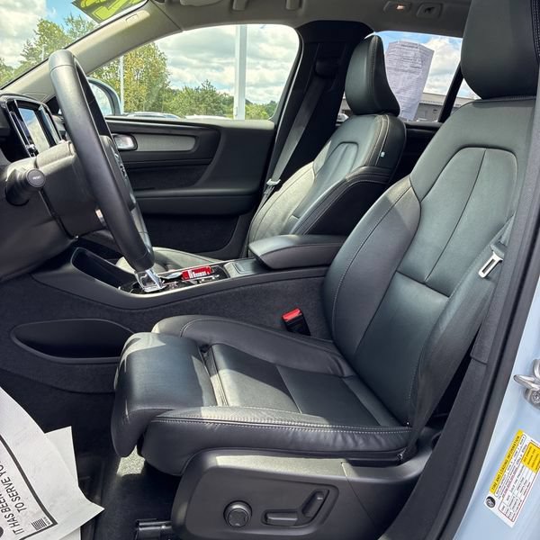 Used 2024 Volvo XC40 B5 Plus w/ Protection Package Premier AWD/4WD image 11