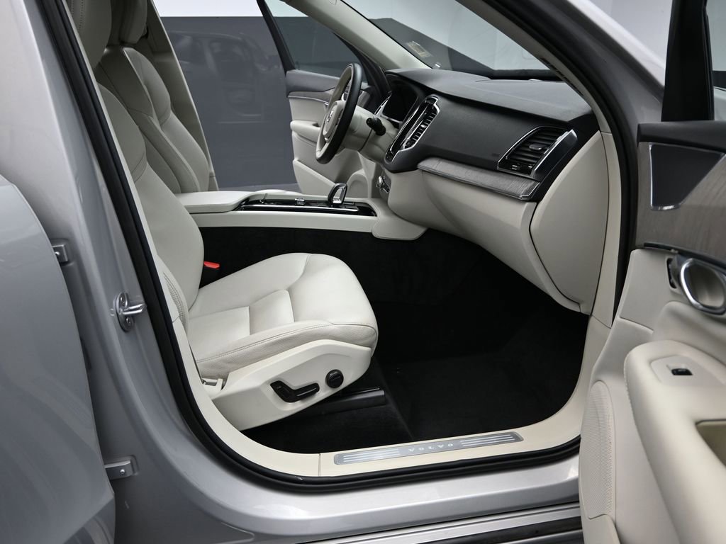 Used 2023 Volvo XC90 B5 Plus w/ Protection Package Premier image 16
