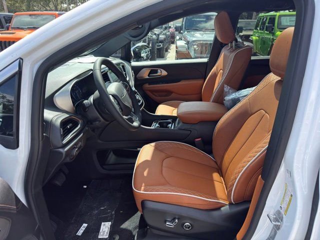 New 2026 Chrysler Pacifica Pinnacle w/ Trailer Tow Group image 16