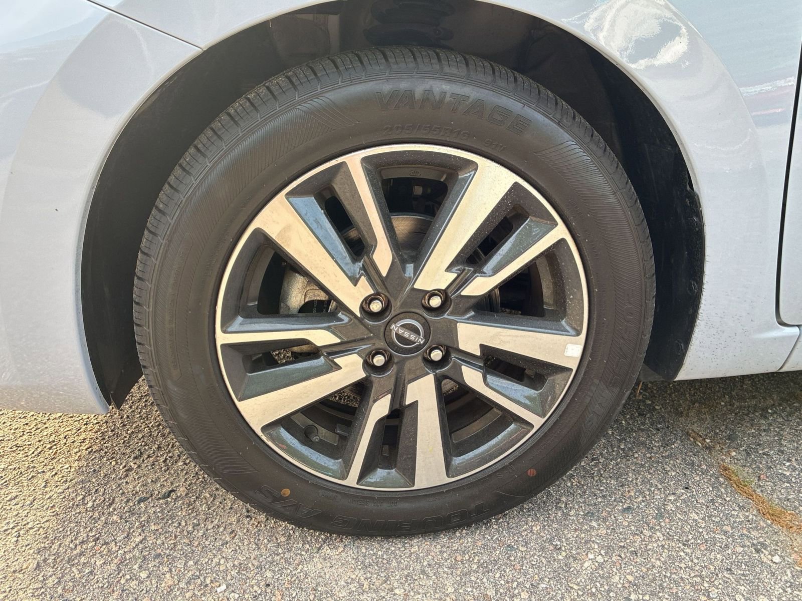 Used 2025 Nissan Versa SV image 10