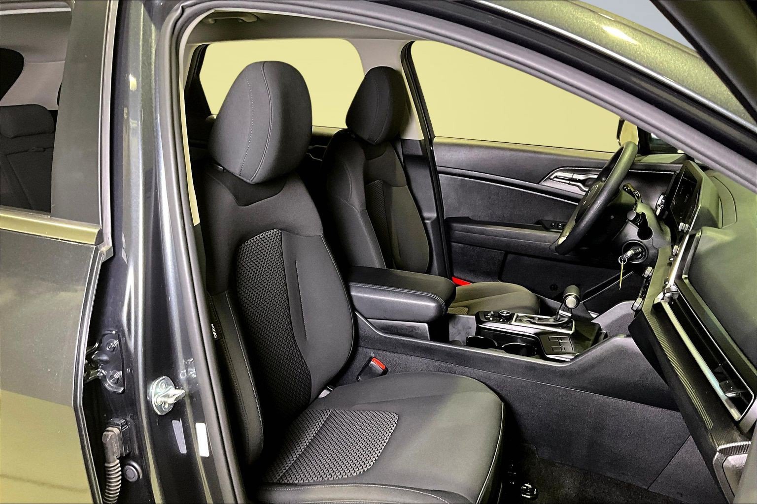 Used 2024 Kia Sportage LX FWD image 29