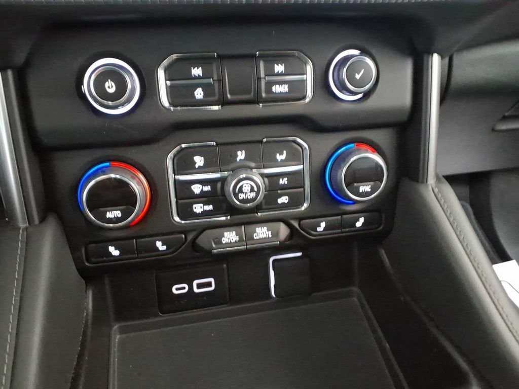 Used 2023 Chevrolet Tahoe LT w/ Luxury Package image 17