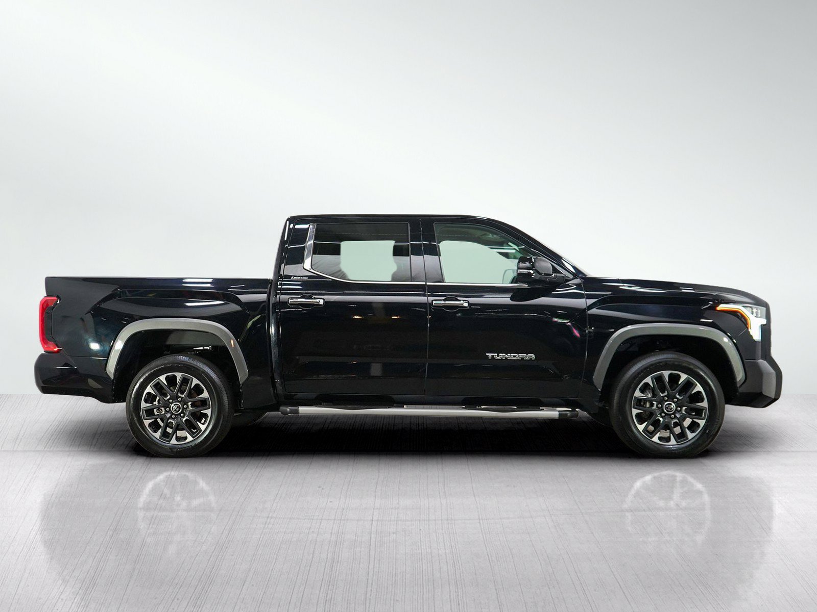 Used 2023 Toyota Tundra Limited AWD/4WD image 6