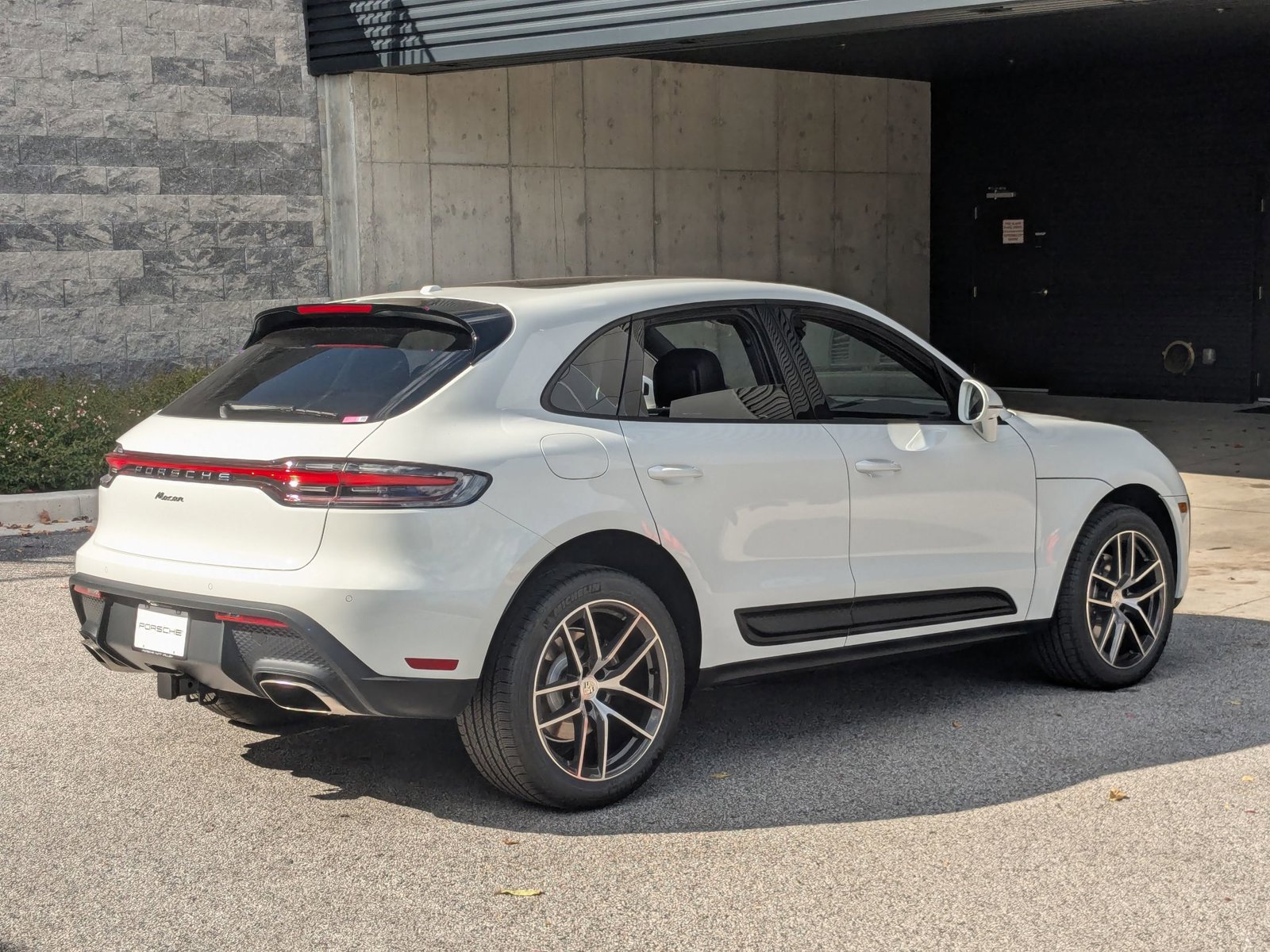 Certified 2026 Porsche Macan AWD/4WD image 9