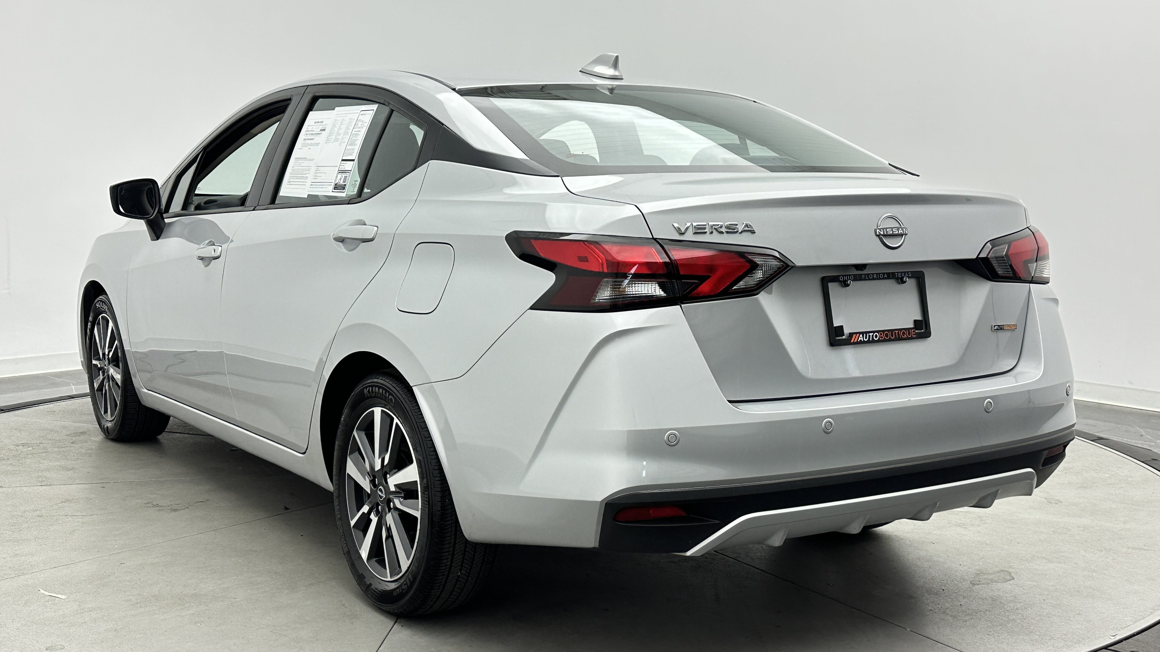 Used 2025 Nissan Versa SV FWD image 4