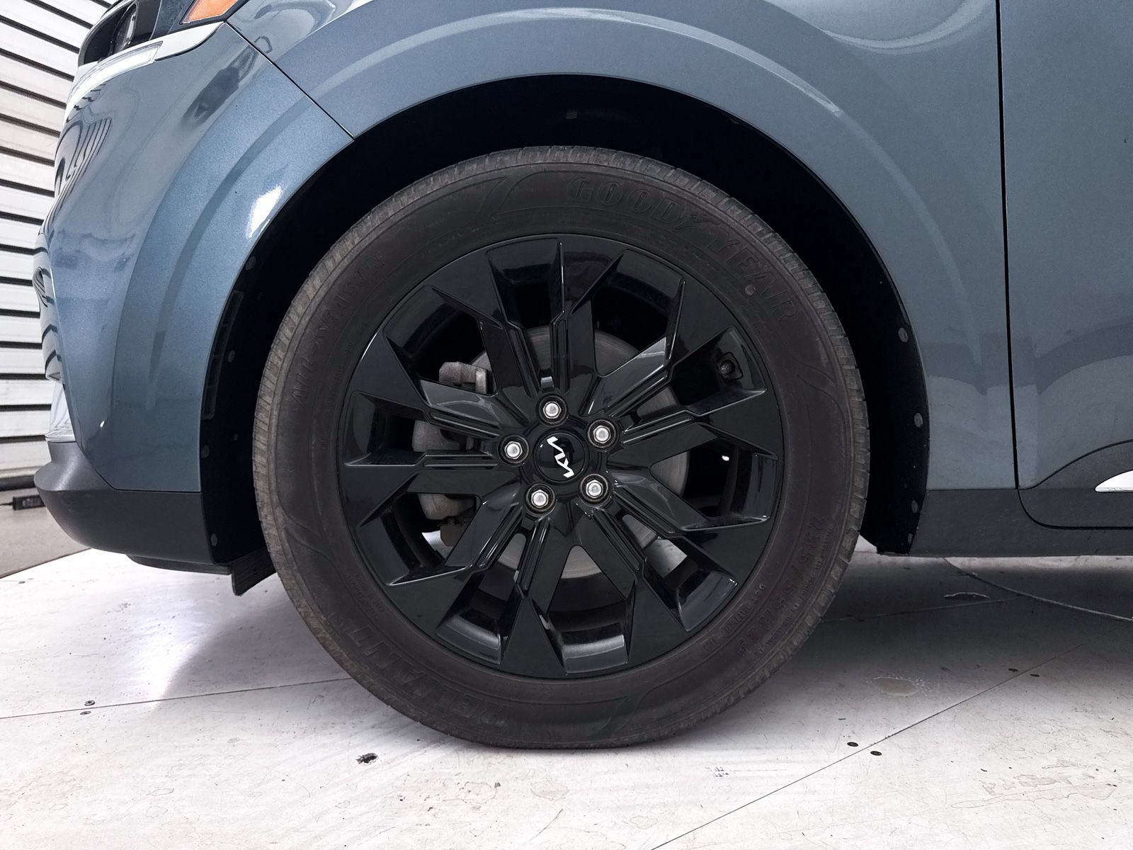 Used 2022 Kia Carnival SX FWD image 16