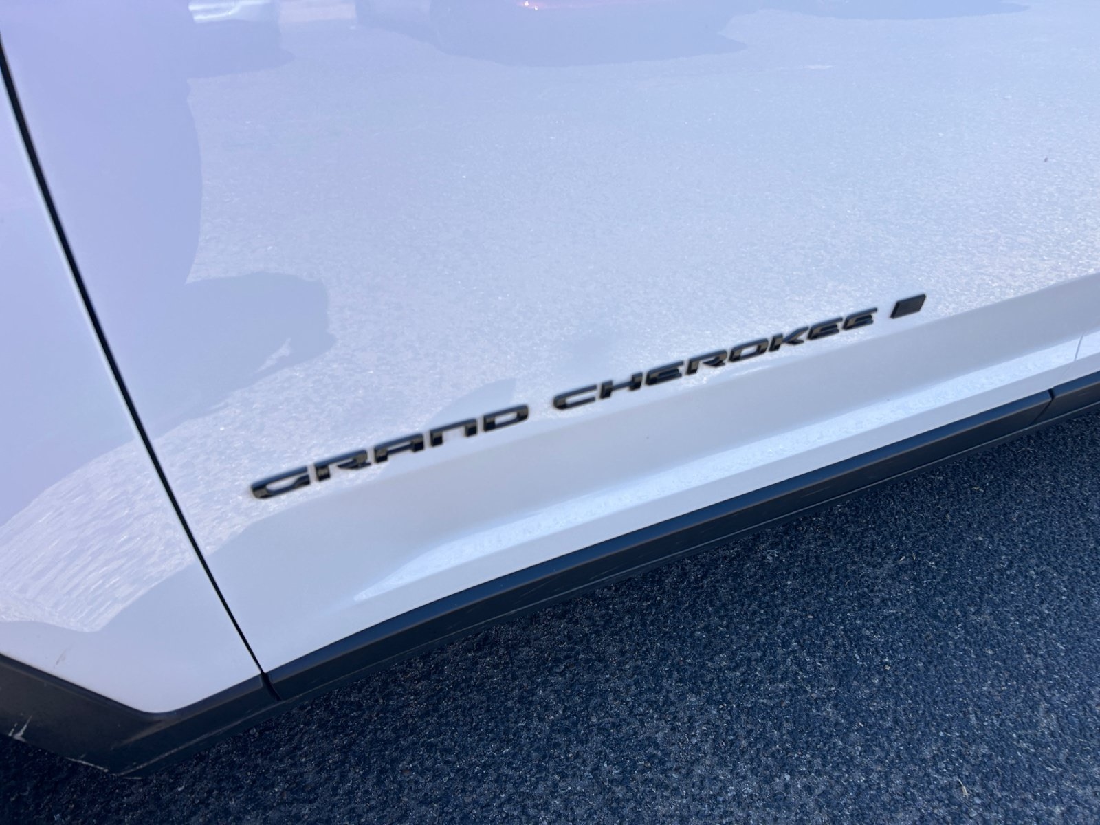 Used 2025 Jeep Grand Cherokee Altitude AWD/4WD image 24
