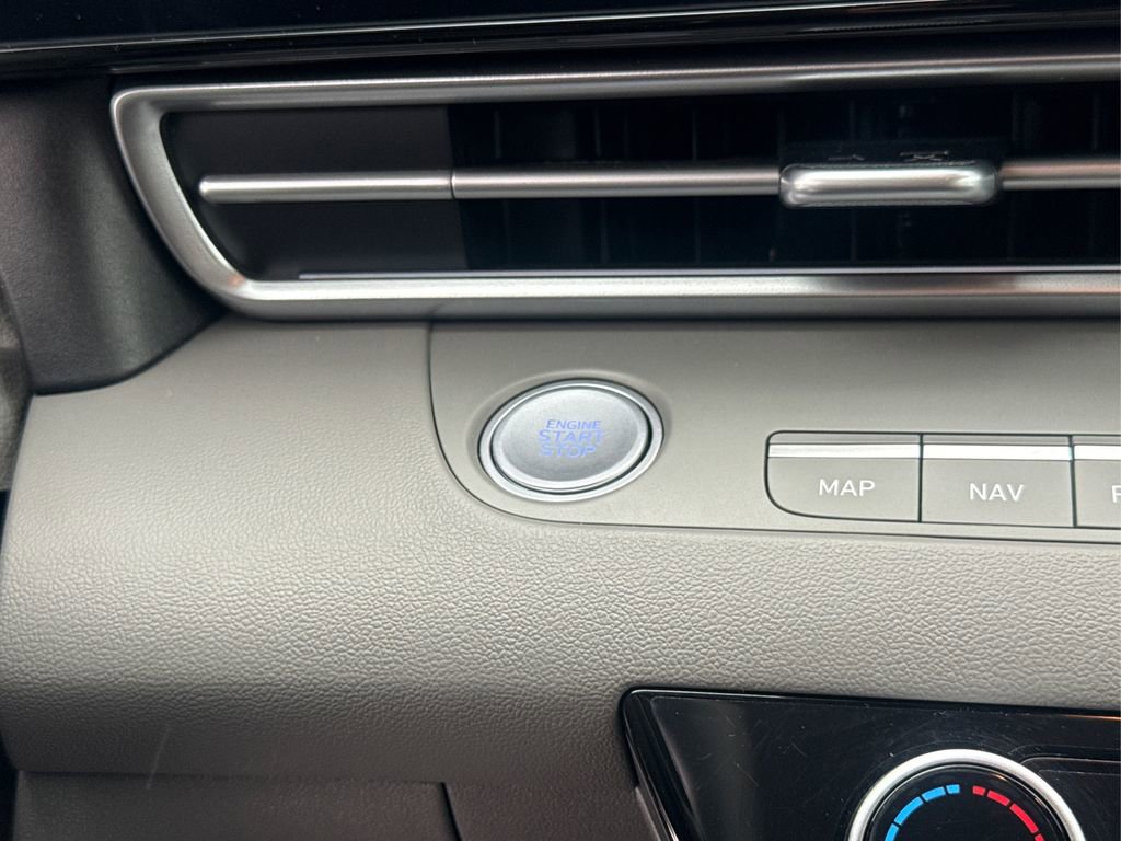 Certified 2025 Hyundai Elantra SEL image 27