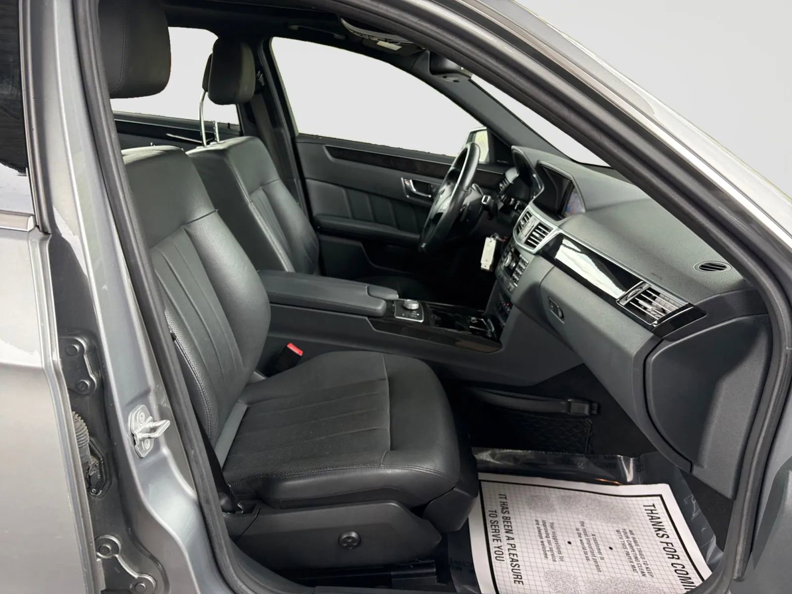 Used 2010 Mercedes-Benz E 550 4MATIC Sedan image 20