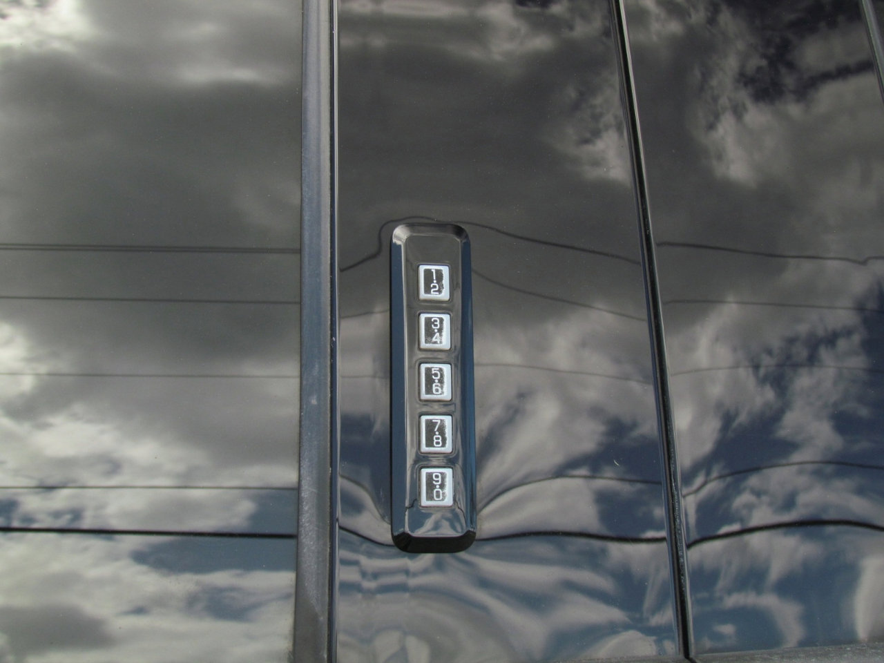 Used 2018 Ford F150 Lariat w/ Equipment Group 502A Luxury image 18