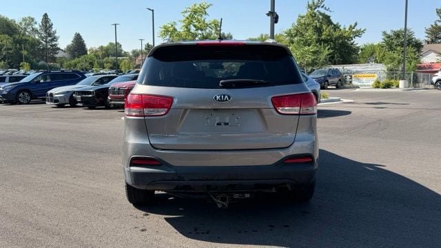 Used 2016 Kia Sorento LX AWD/4WD image 4