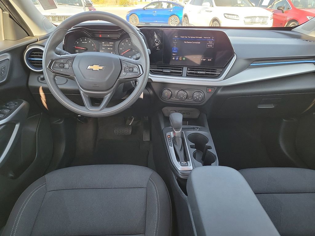 Used 2025 Chevrolet Trax LS w/ LS Convenience Package FWD image 10