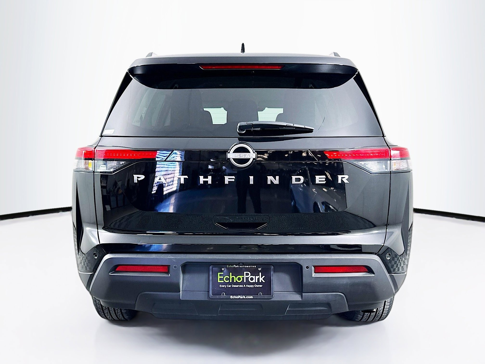 Used 2025 Nissan Pathfinder SV image 7