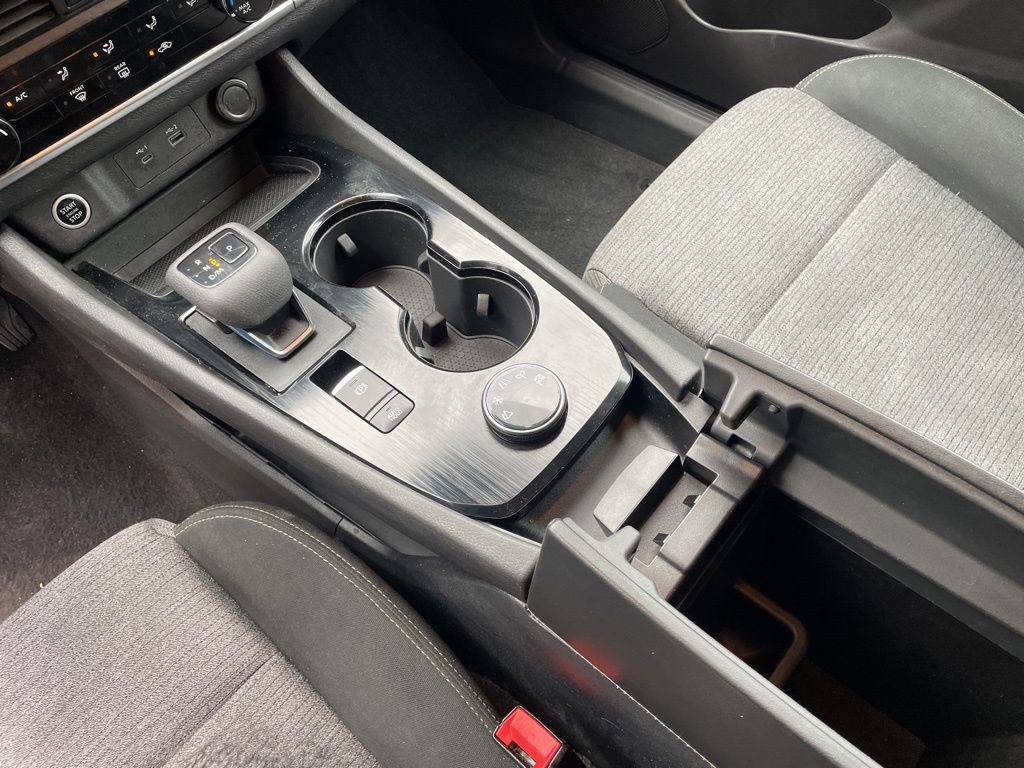 Used 2022 Nissan Rogue S AWD/4WD image 9