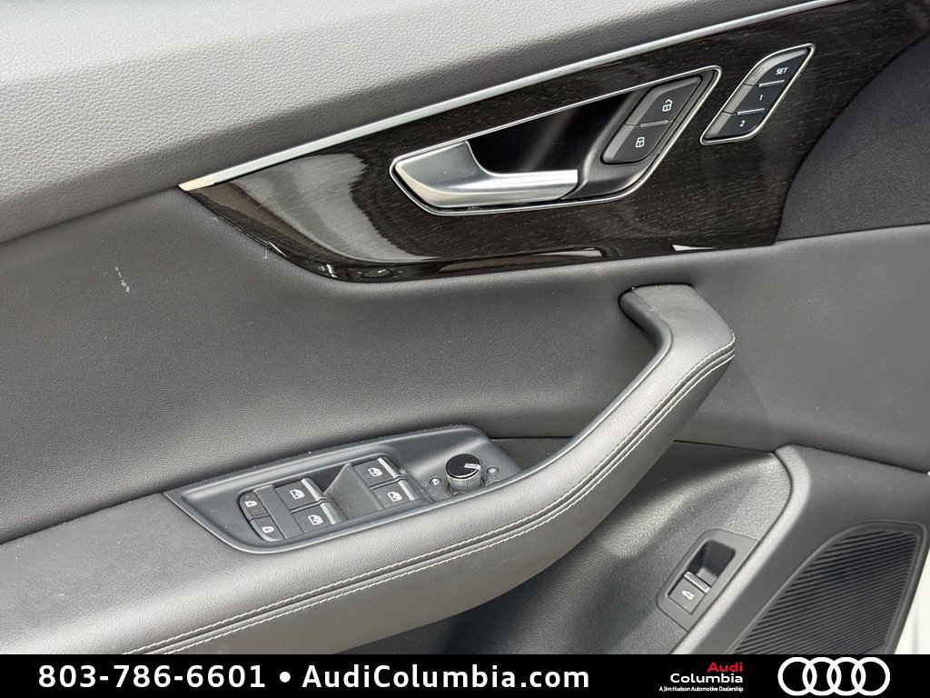 Used 2024 Audi Q8 Prestige AWD/4WD image 21