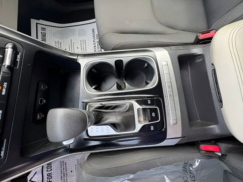 Used 2022 Kia Carnival LX image 23