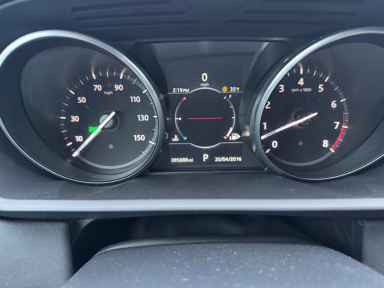 Used 2017 Land Rover Discovery SE image 15