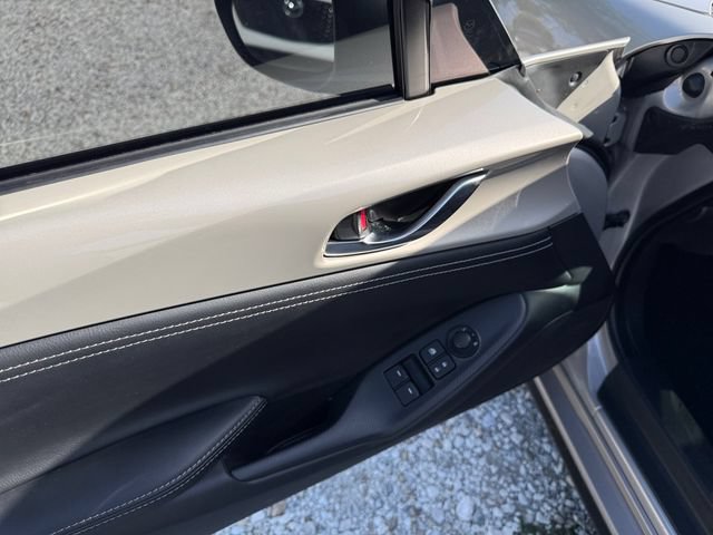Used 2022 MAZDA MX-5 Miata Club RWD image 12