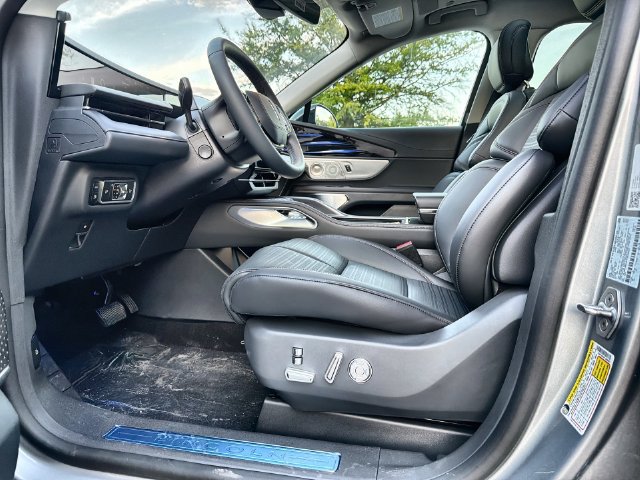 New 2026 Lincoln Nautilus Reserve AWD/4WD image 12