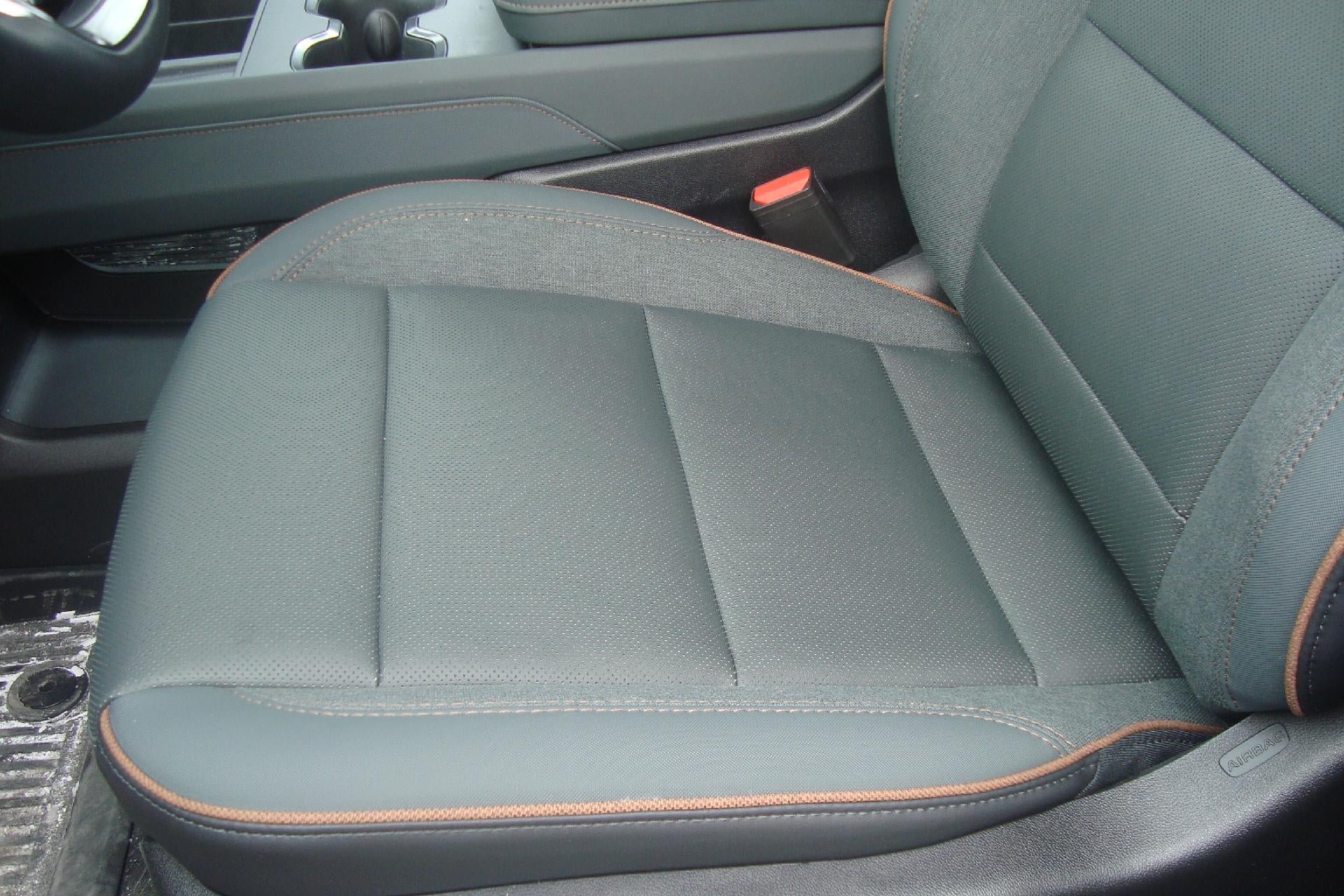 New 2026 GMC Acadia AT4 w/ LPO, Floor Liner Package AWD/4WD image 9