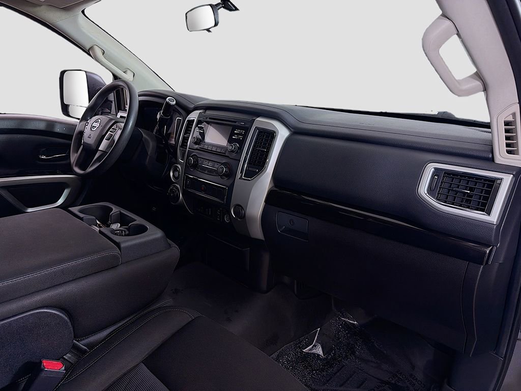 Used 2017 Nissan Titan SV image 14