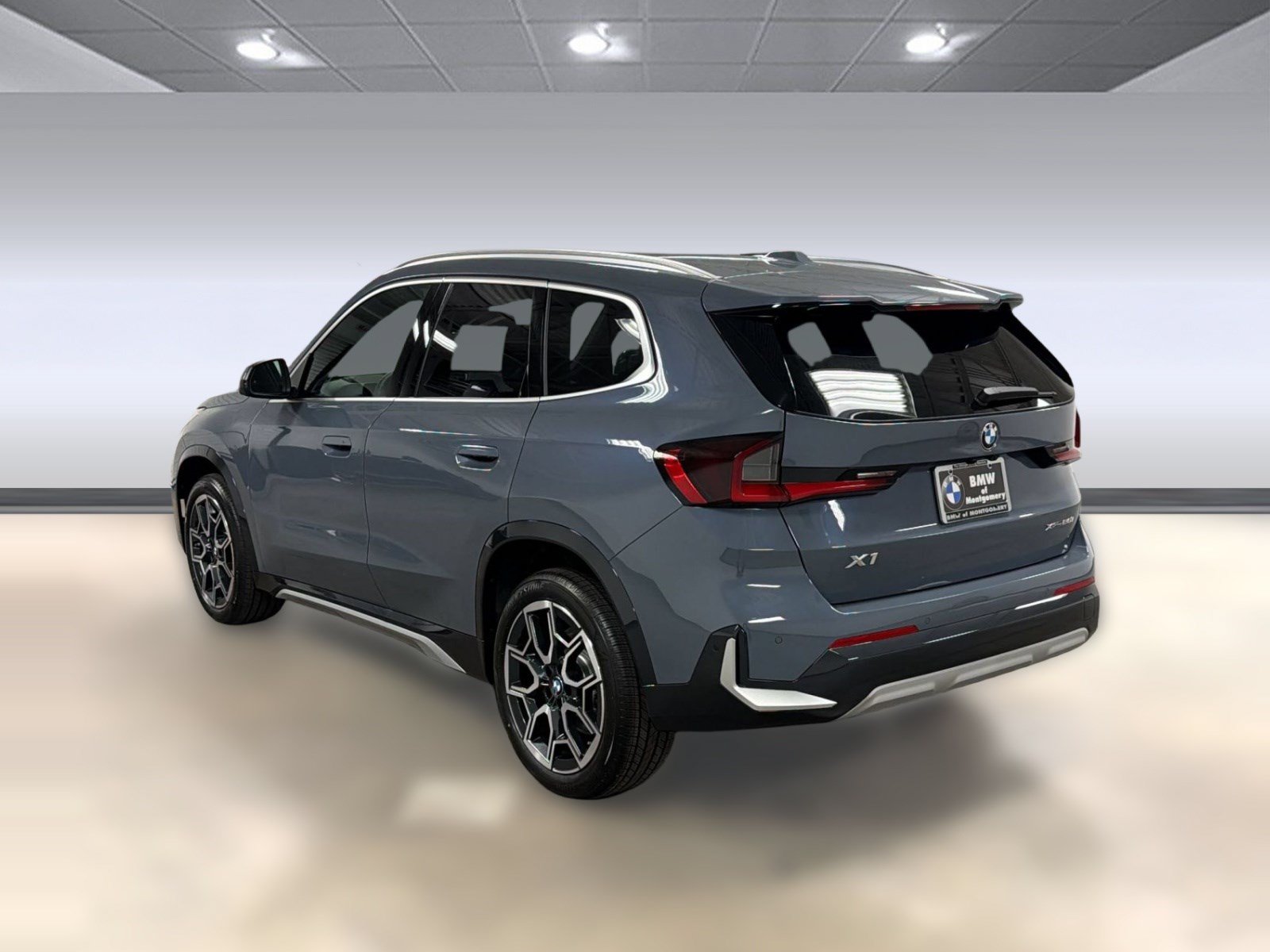 New 2026 BMW X1 xDrive28i w/ Technology Package AWD/4WD image 3