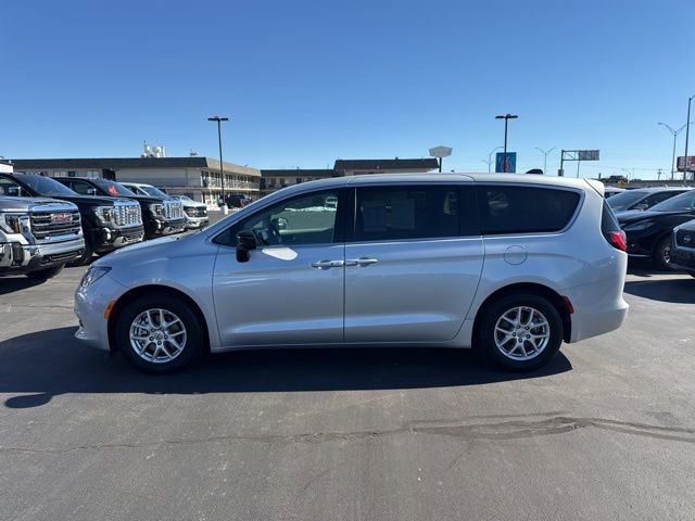 Used 2024 Chrysler Voyager LX image 8