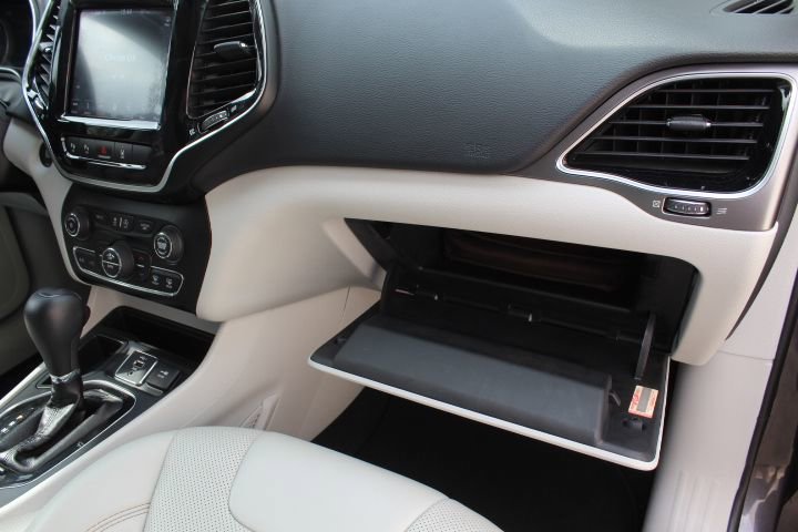 Used 2019 Jeep Cherokee Limited w/ Technology Group image 32