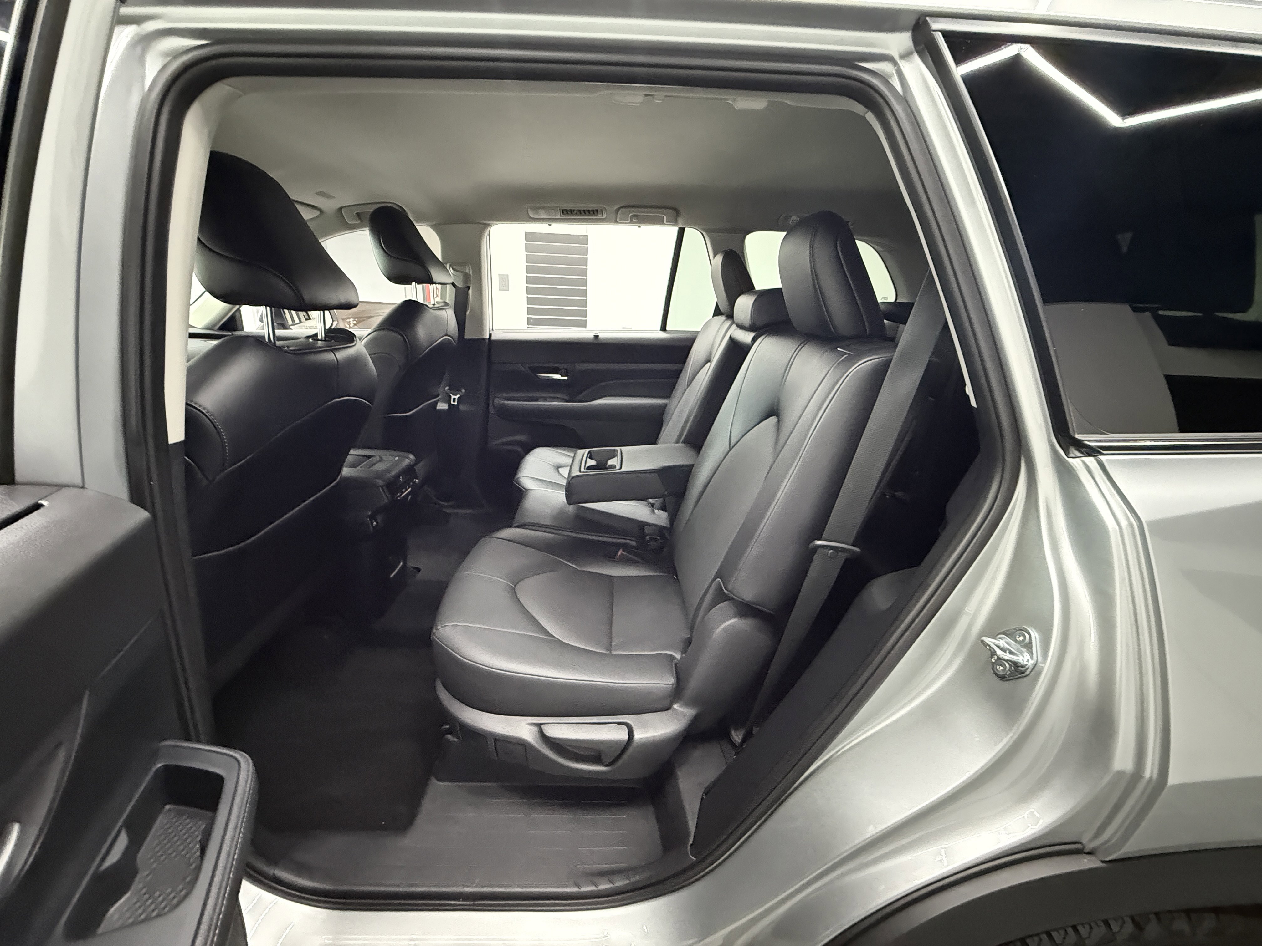 Used 2024 Toyota Grand Highlander XLE image 24