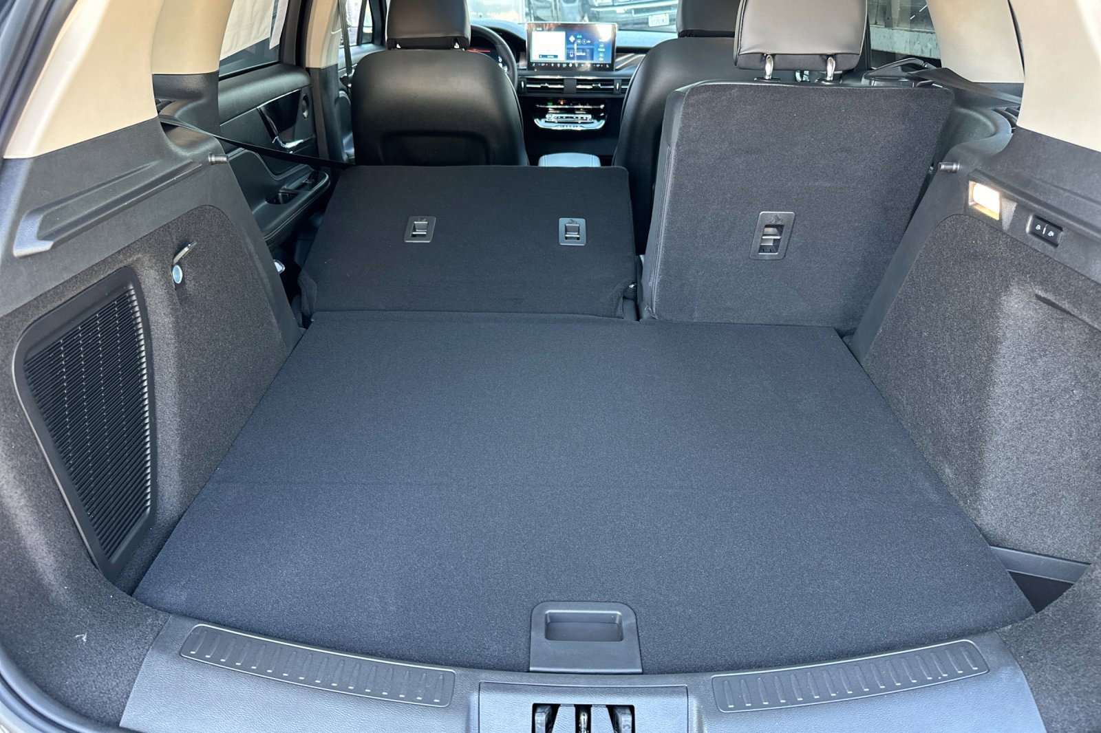 New 2025 Lincoln Corsair Reserve w/ Equipment Group 202A image 14