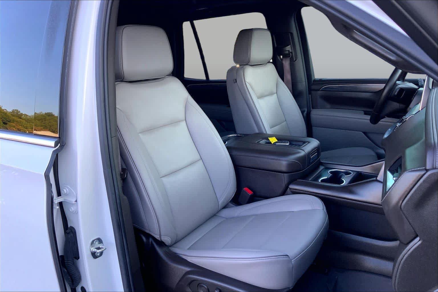 Used 2023 GMC Yukon SLT w/ SLT Premium Package RWD image 8