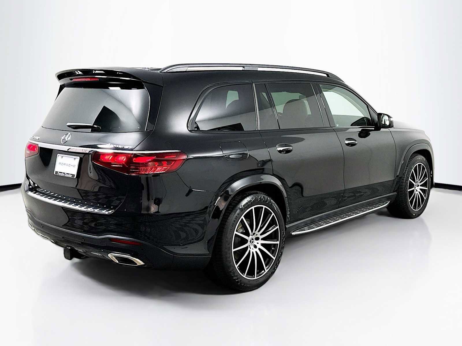 Used 2024 Mercedes-Benz GLS 580 4MATIC image 9