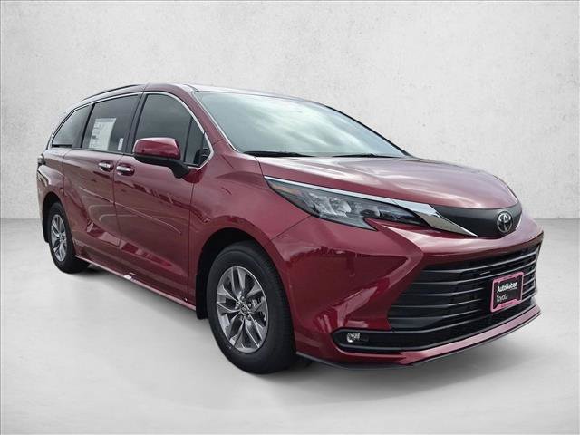 New 2026 Toyota Sienna XLE FWD image 7