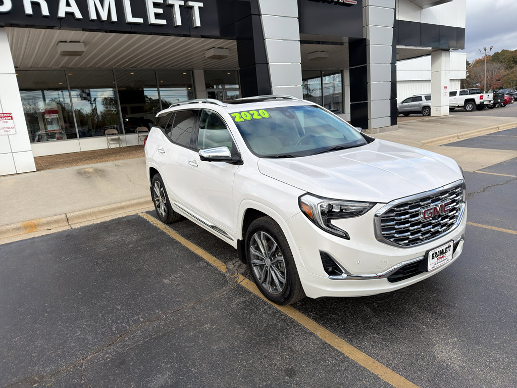 Used 2020 GMC Terrain Denali w/ Denali Premium Package image 3