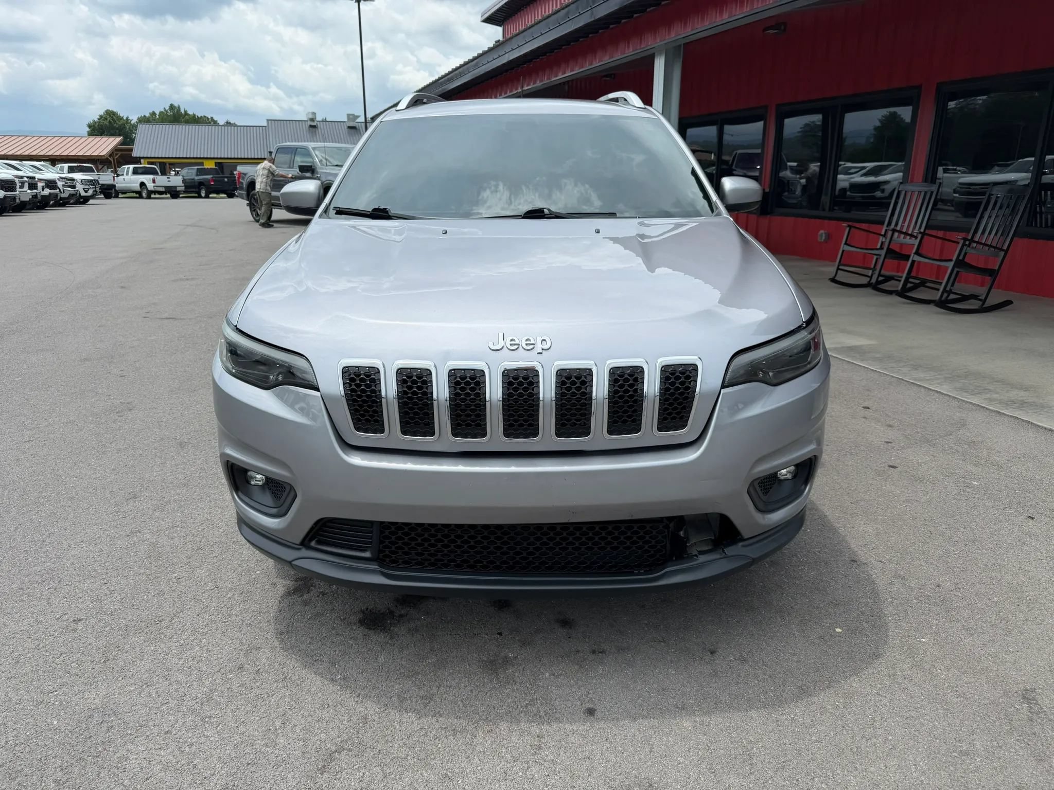 Used 2019 Jeep Cherokee Latitude w/ Popular Appearance Group FWD image 18