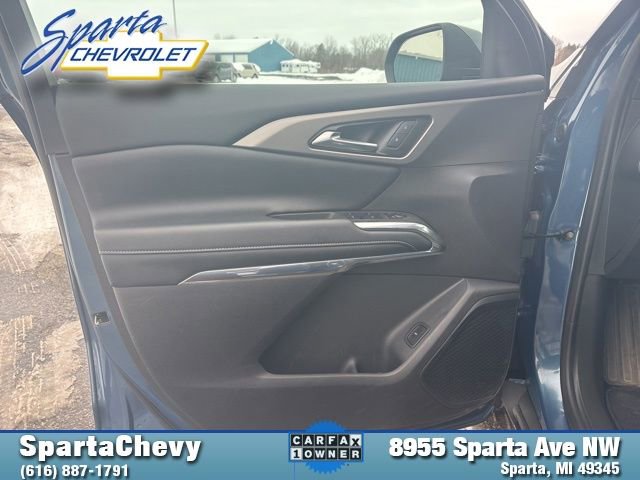 Used 2025 Chevrolet Traverse LT image 9