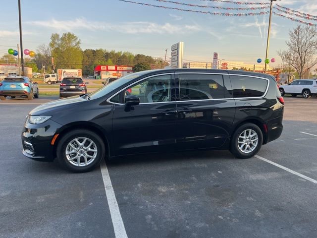 Used 2023 Chrysler Pacifica Touring-L image 40