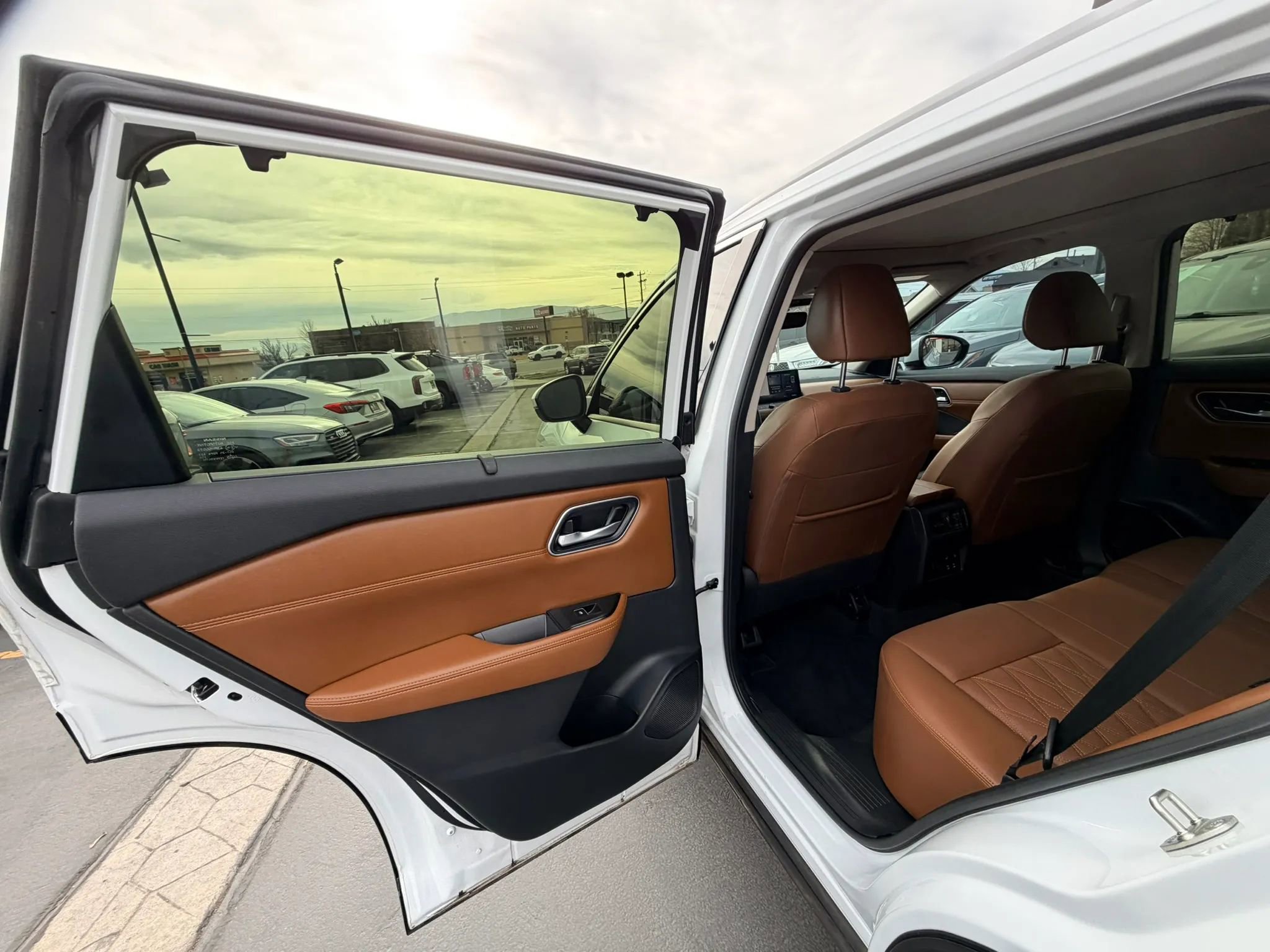 Used 2024 Nissan Rogue Platinum w/ Platinum Premium Package image 26