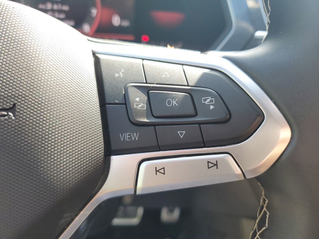 Used 2023 Volkswagen Tiguan SE R-Line image 30