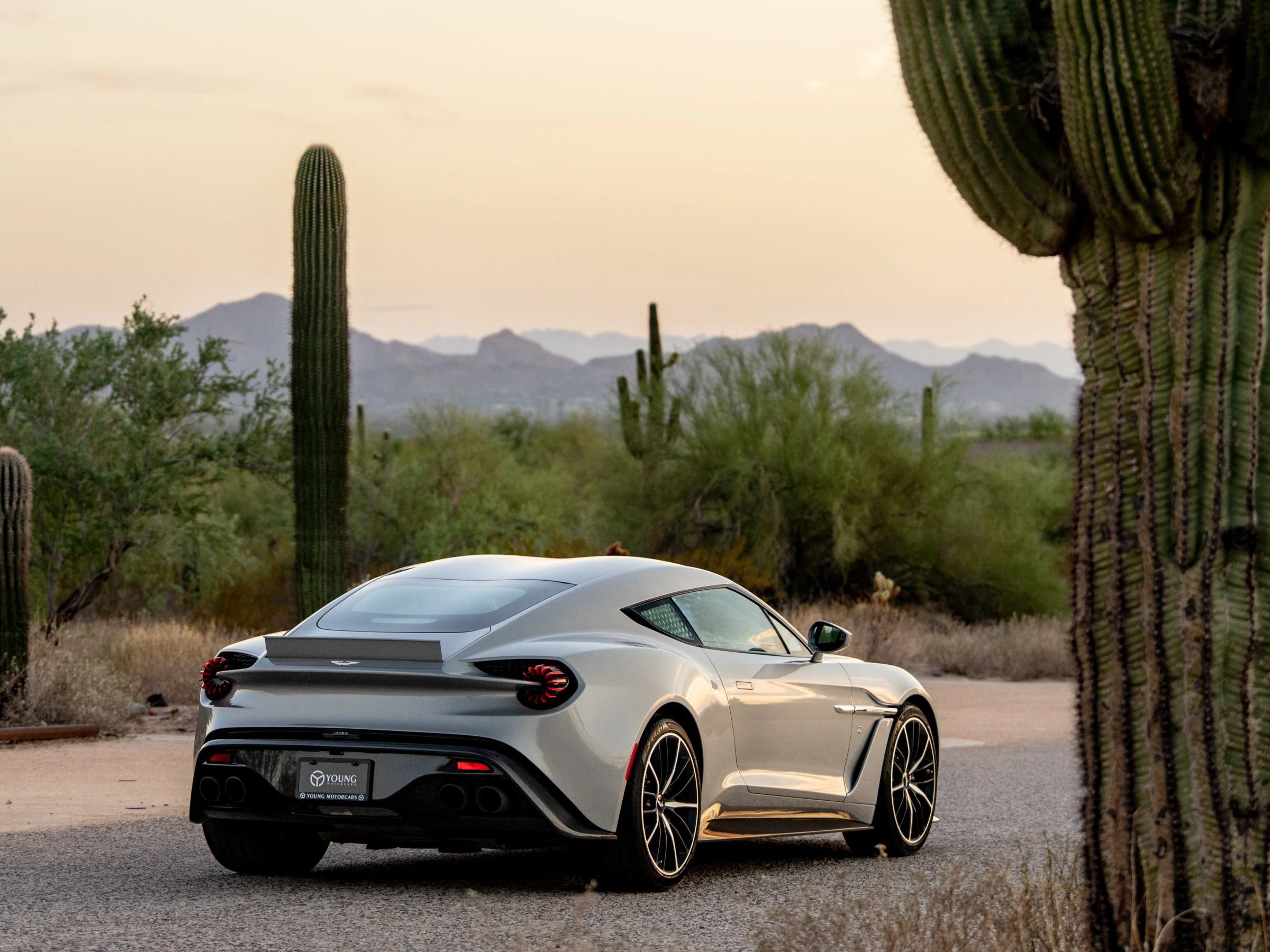 Used 2018 Aston Martin Vanquish Zagato RWD image 8