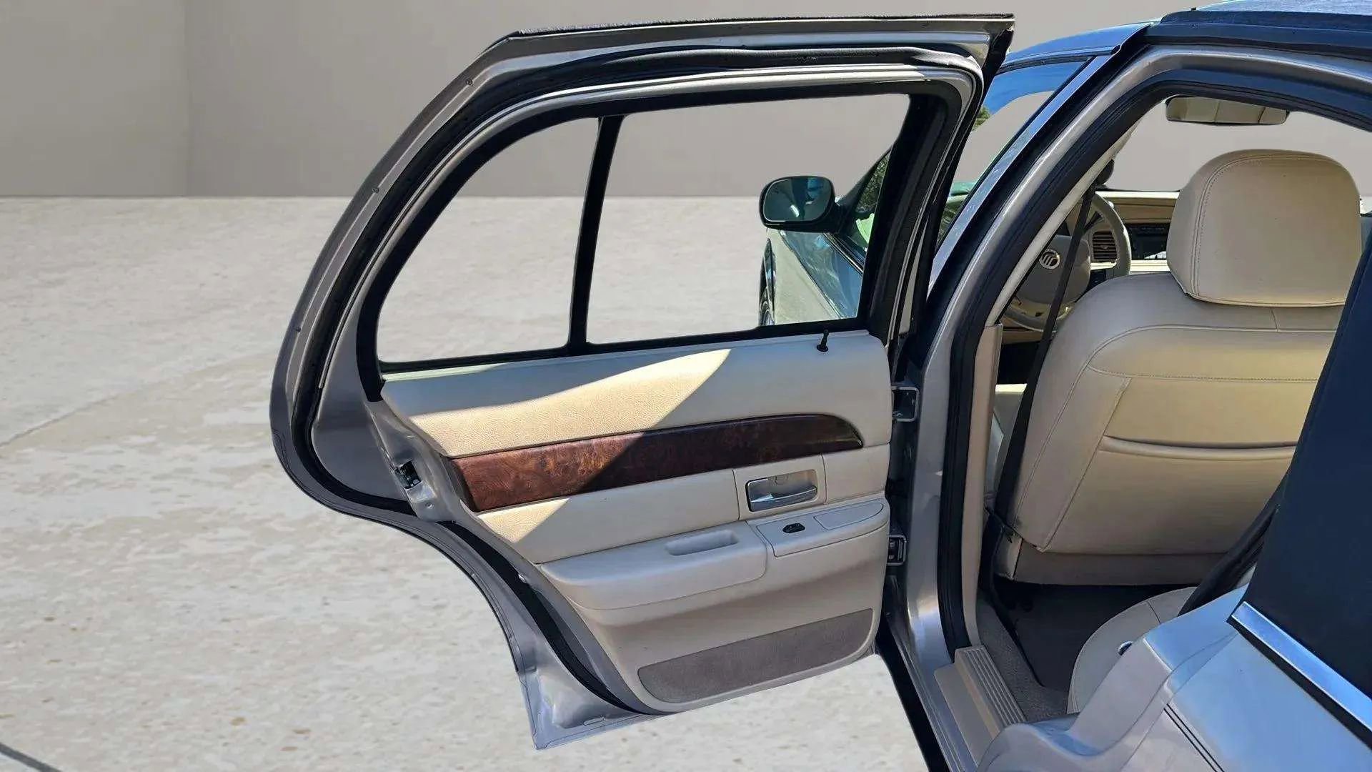 Used 2007 Mercury Grand Marquis LS image 14