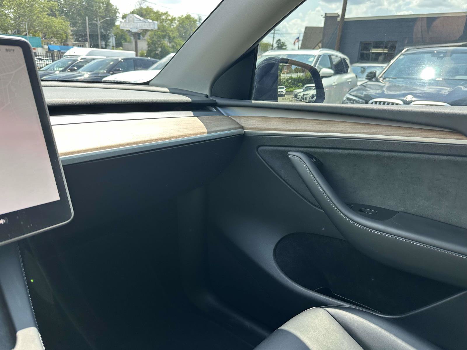 Used 2024 Tesla Model Y Long Range AWD/4WD image 24