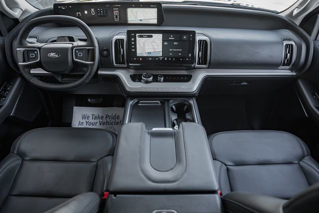 Used 2025 Ford Expedition Active image 30