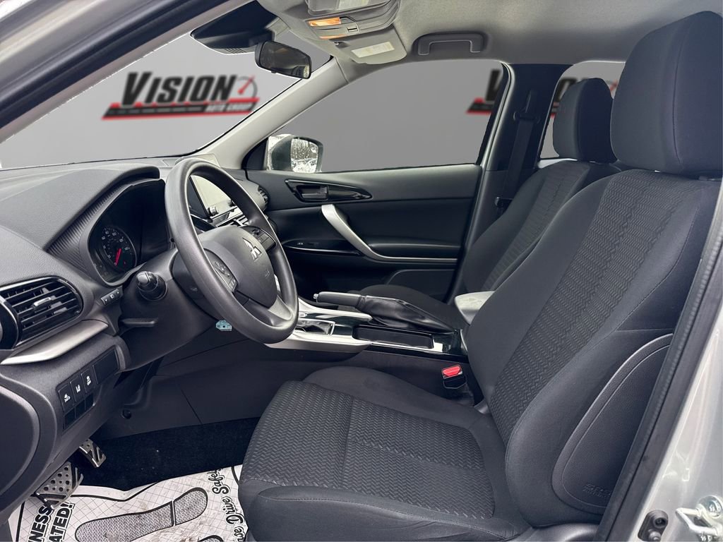 Used 2022 Mitsubishi Eclipse Cross LE image 9